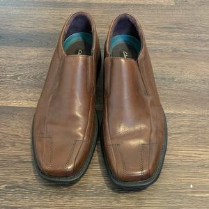 Men’s Clark’s slip on dress shoes